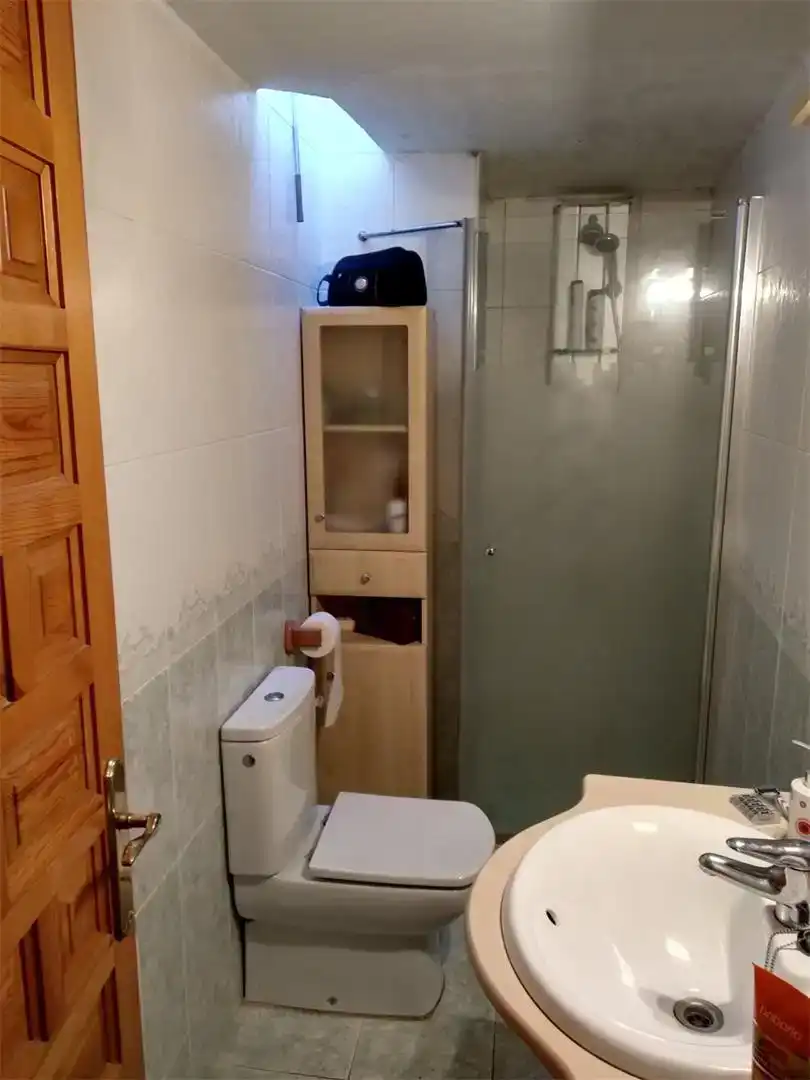 Baño de Casa adosada en venta en Dueñas con Parquet, Amueblado y Horno