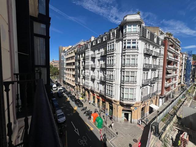 Piso en Alquiler en Calle Calle Astarloa en Ensanche - Moyua - Diputación