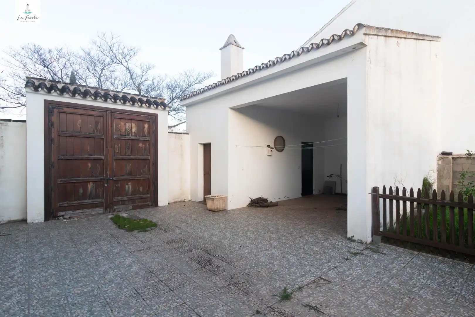 Vista exterior de Casa adosada en venda en Archidona amb Jardí privat i Moblat
