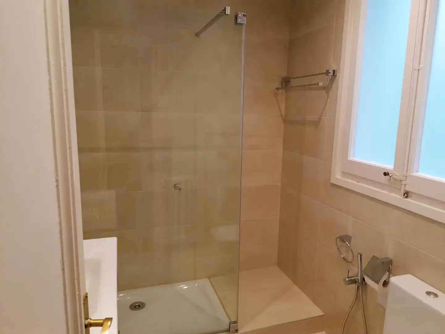 Baño de Piso de alquiler en Madrid con Aire acondicionado, Calefacción y Parquet