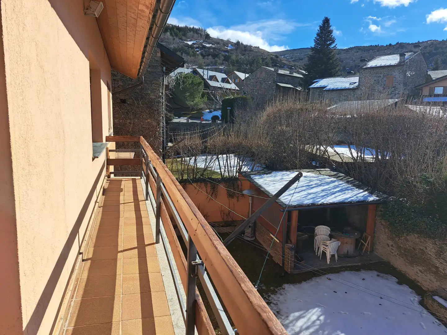 Vista exterior de Casa o xalet en venda en Fontanals de Cerdanya amb Calefacció, Terrassa i Moblat
