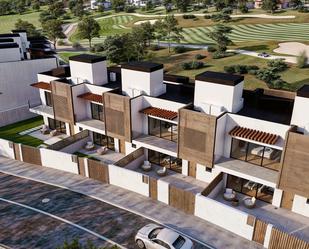 Vista exterior de Casa o xalet en venda en Estepona amb Aire condicionat, Jardí privat i Terrassa