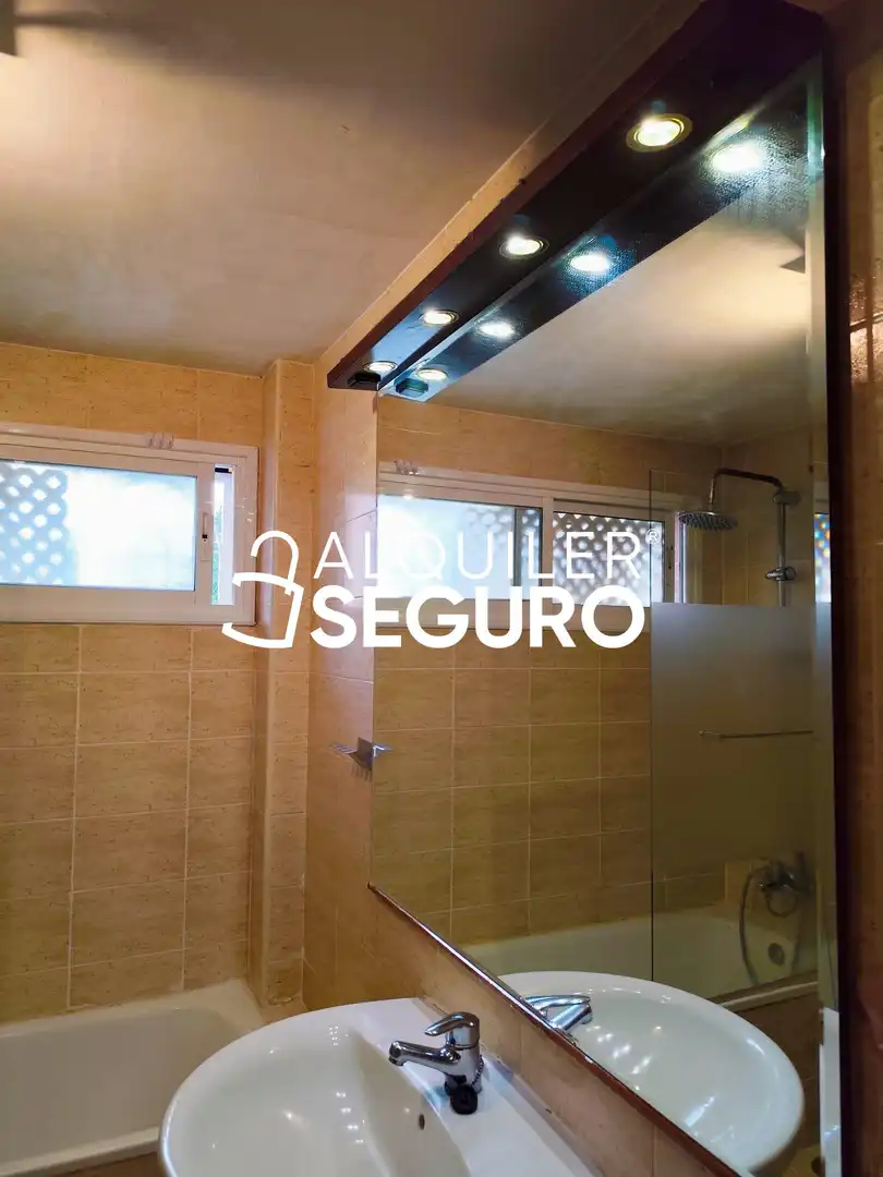 Bathroom of Houses for rent in Camarma de Esteruelas  with Air Conditioner, Heating and Terrace