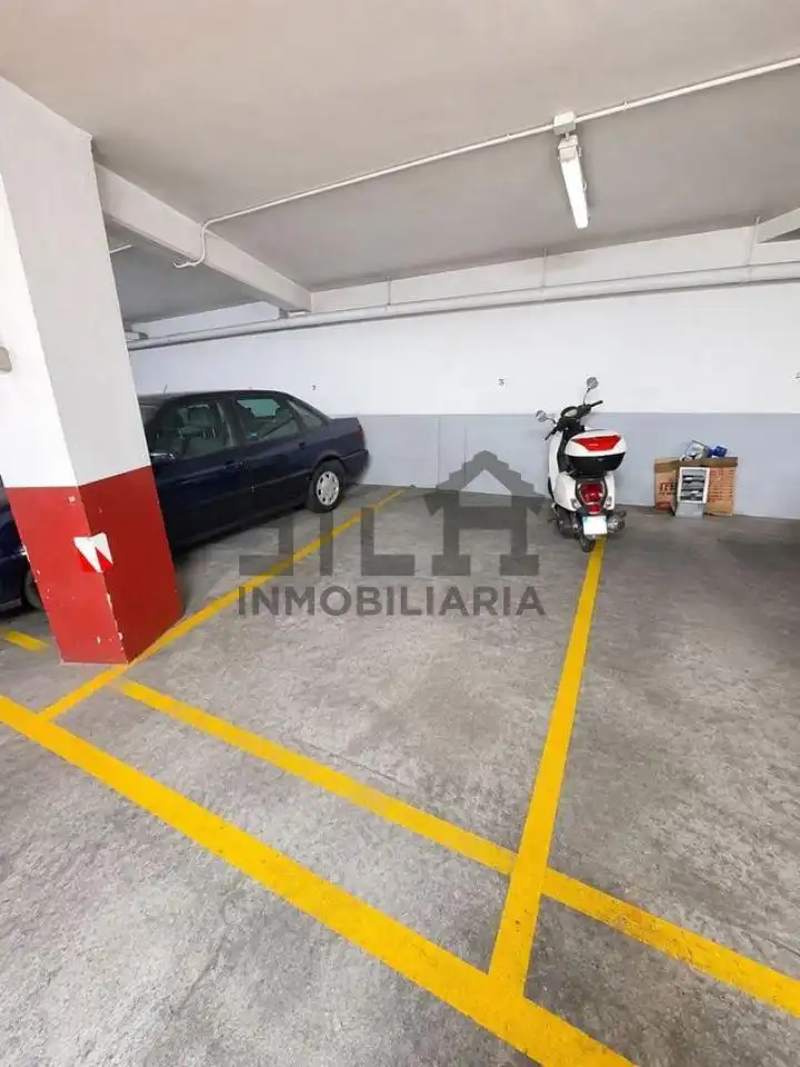 Parking of Flat for rent in Ourense Capital   with Air Conditioner, Heating and Parquet flooring