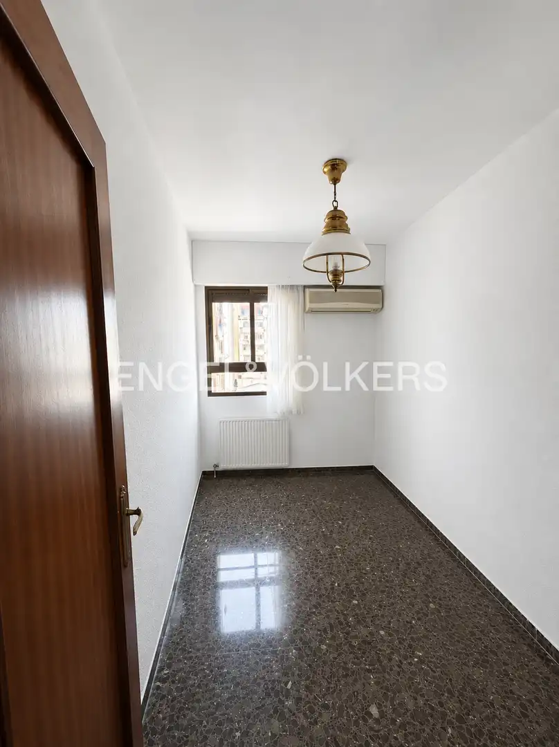 Flat for rent in Valencia  with Air Conditioner, Heating and Balcony