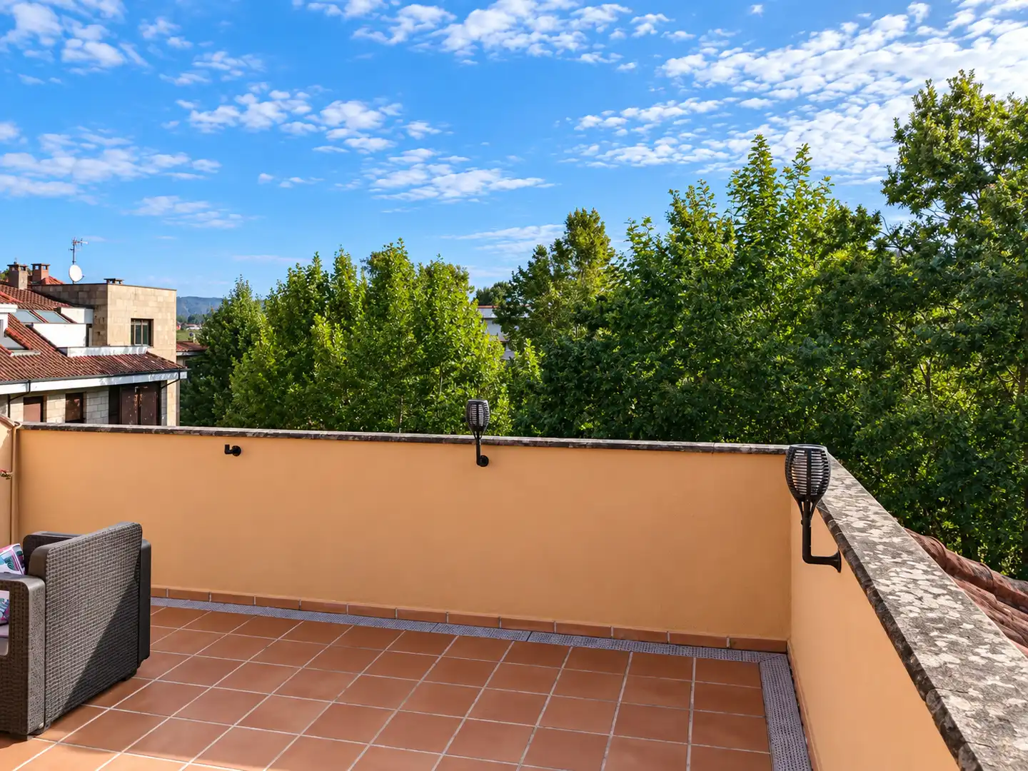 Terrasse von Dachboden zur Miete in Santa María de Cayón mit Heizung, Terrasse und Abstellraum