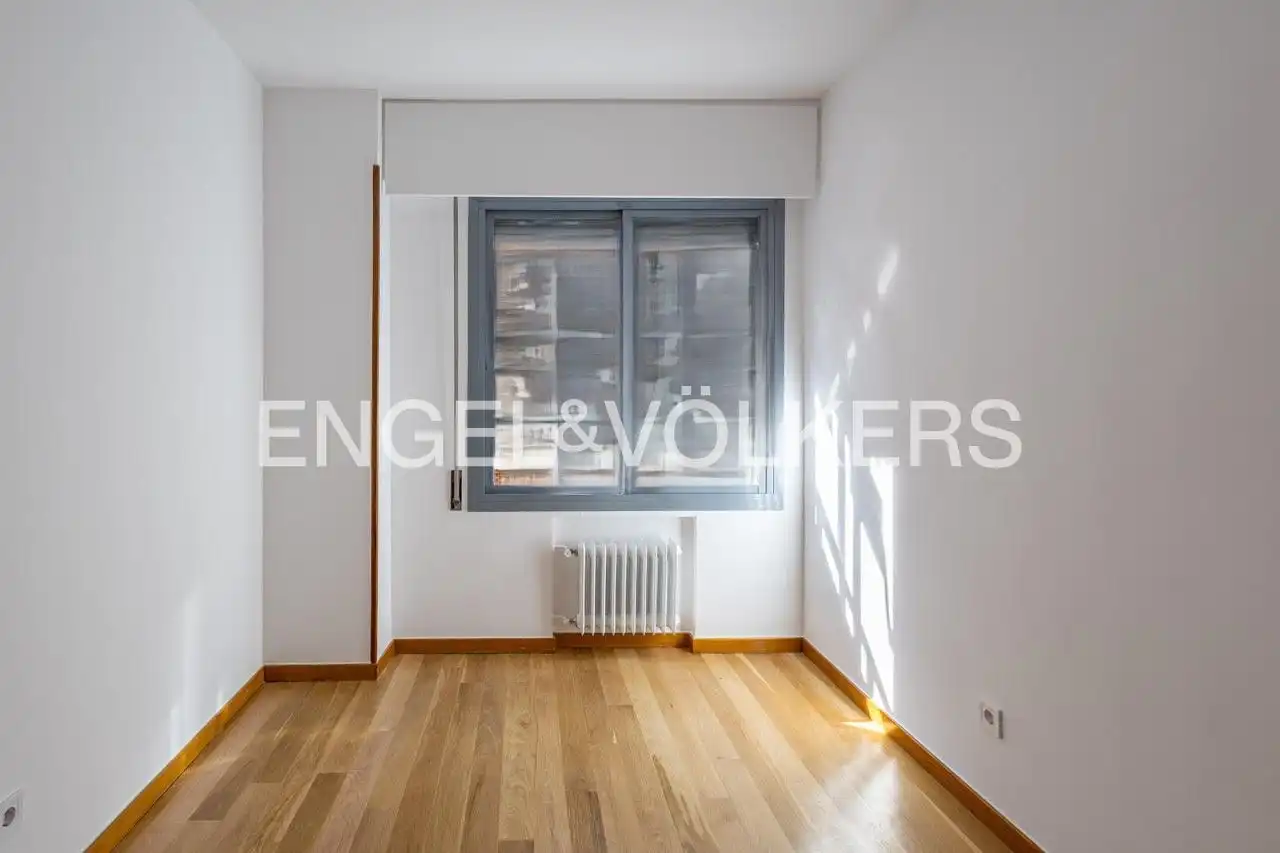 Schlafzimmer von Wohnung zum Verkauf in Madrid mit Klimaanlage, Heizung und Terrasse