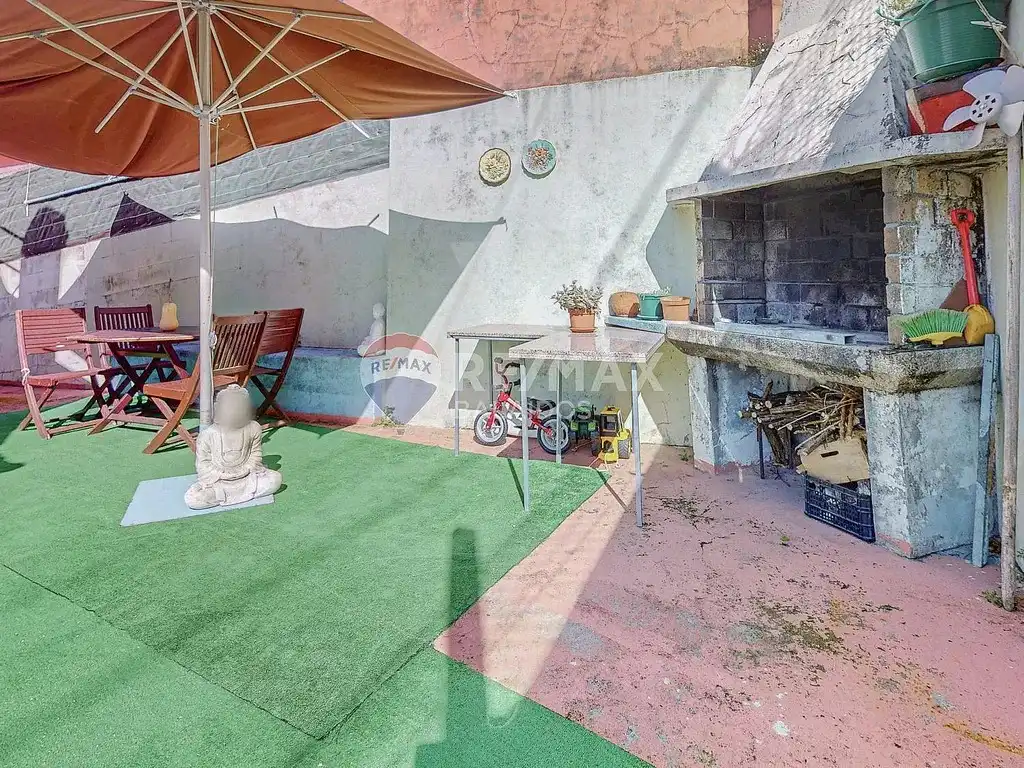 Terrassa de Casa o xalet en venda en Cangas  amb Calefacció, Jardí privat i Parquet