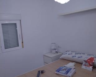 Dormitori de Apartament de lloguer en  Huelva Capital amb Aire condicionat i Balcó