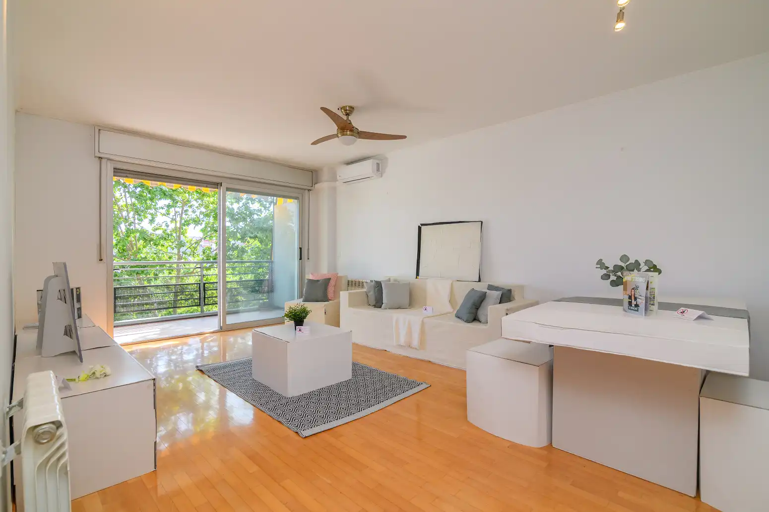 Sala de estar de Piso en venta en Viladecans con Calefacción, Jardín privado y Parquet