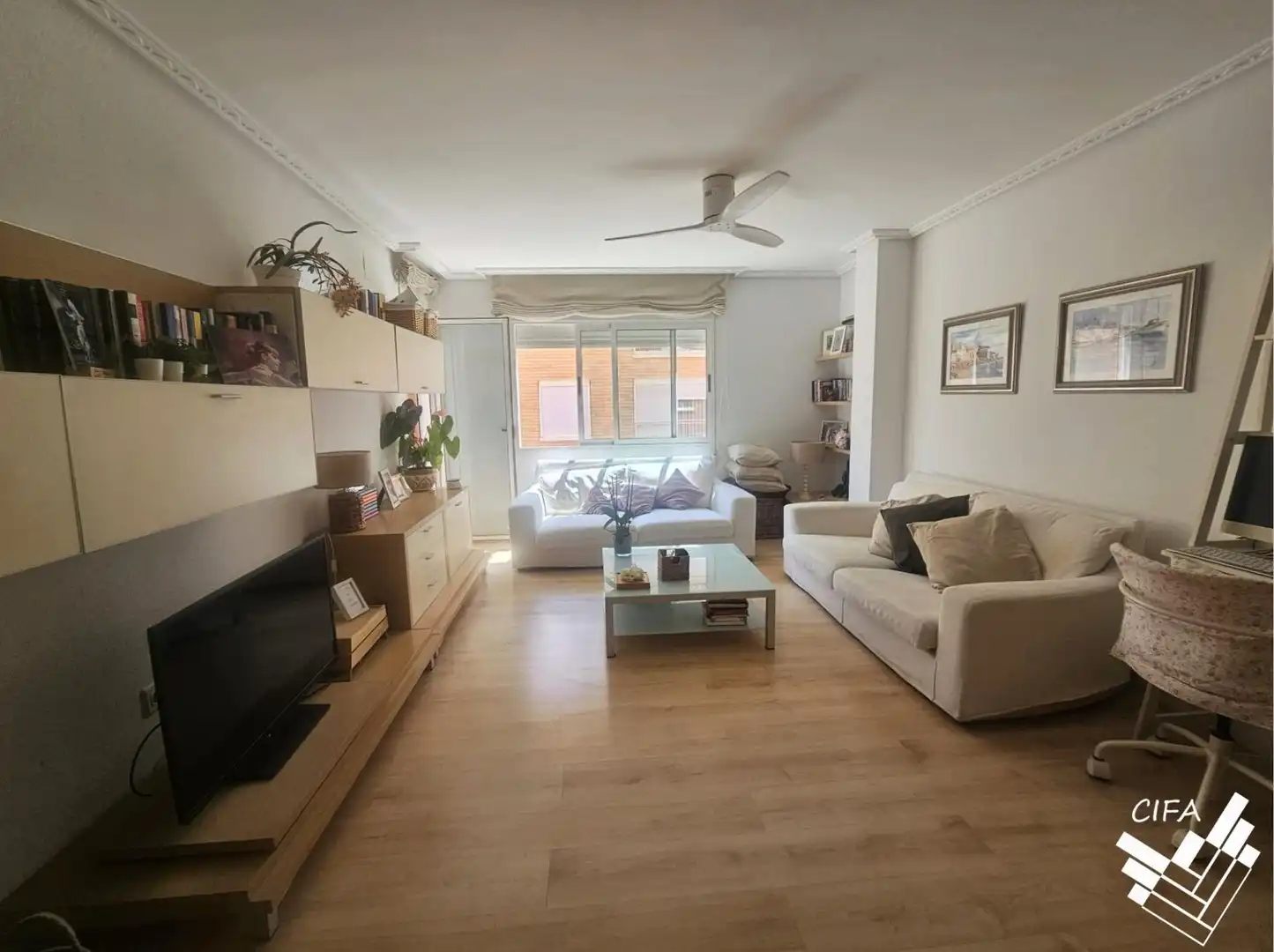 Sala d'estar de Pis en venda en Vinaròs amb Parquet, Moblat i Balcó