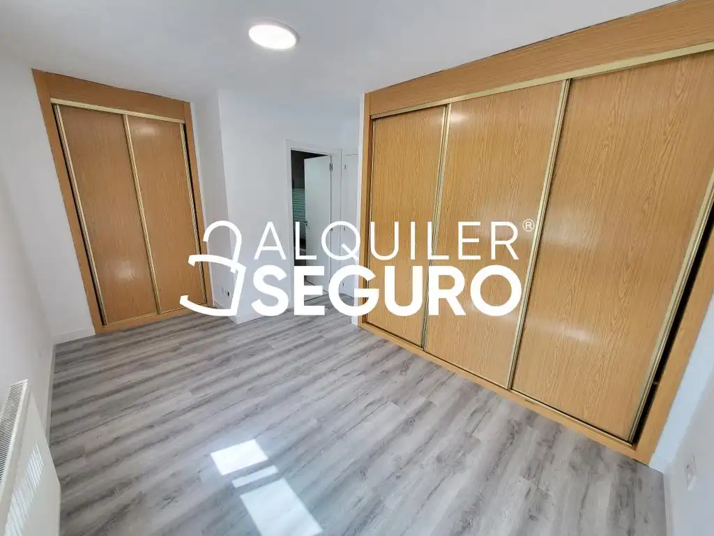 Dormitori de Pis de lloguer en Móstoles amb Calefacció i Piscina