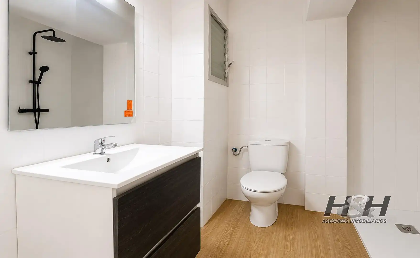 Baño de Piso en venta en Godella con Balcón