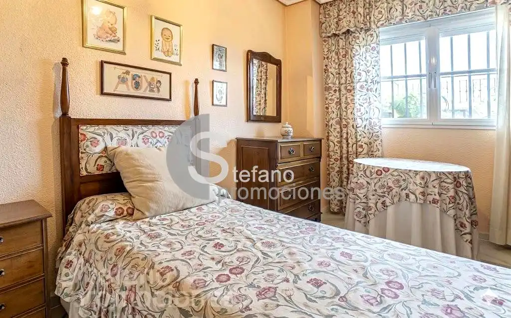 Dormitori de Casa adosada en venda en Málaga amb Aire condicionat, Terrassa i Traster