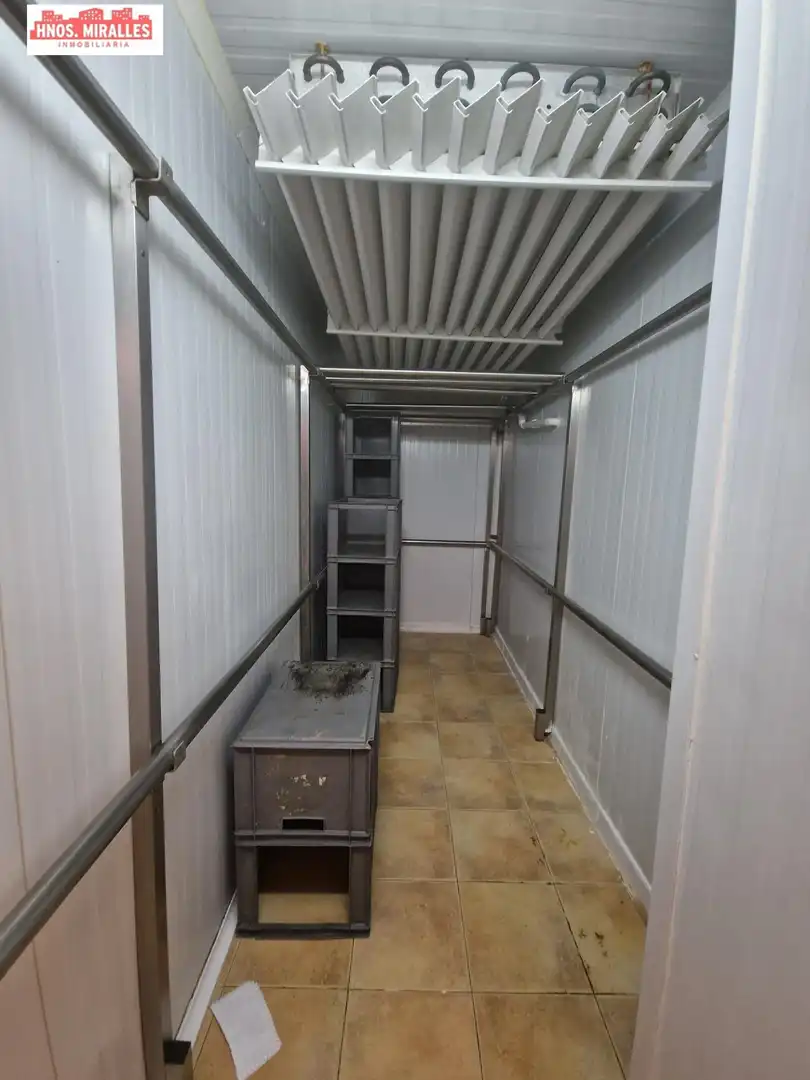 Local en venta en Elche / Elx con Aire acondicionado y Amueblado