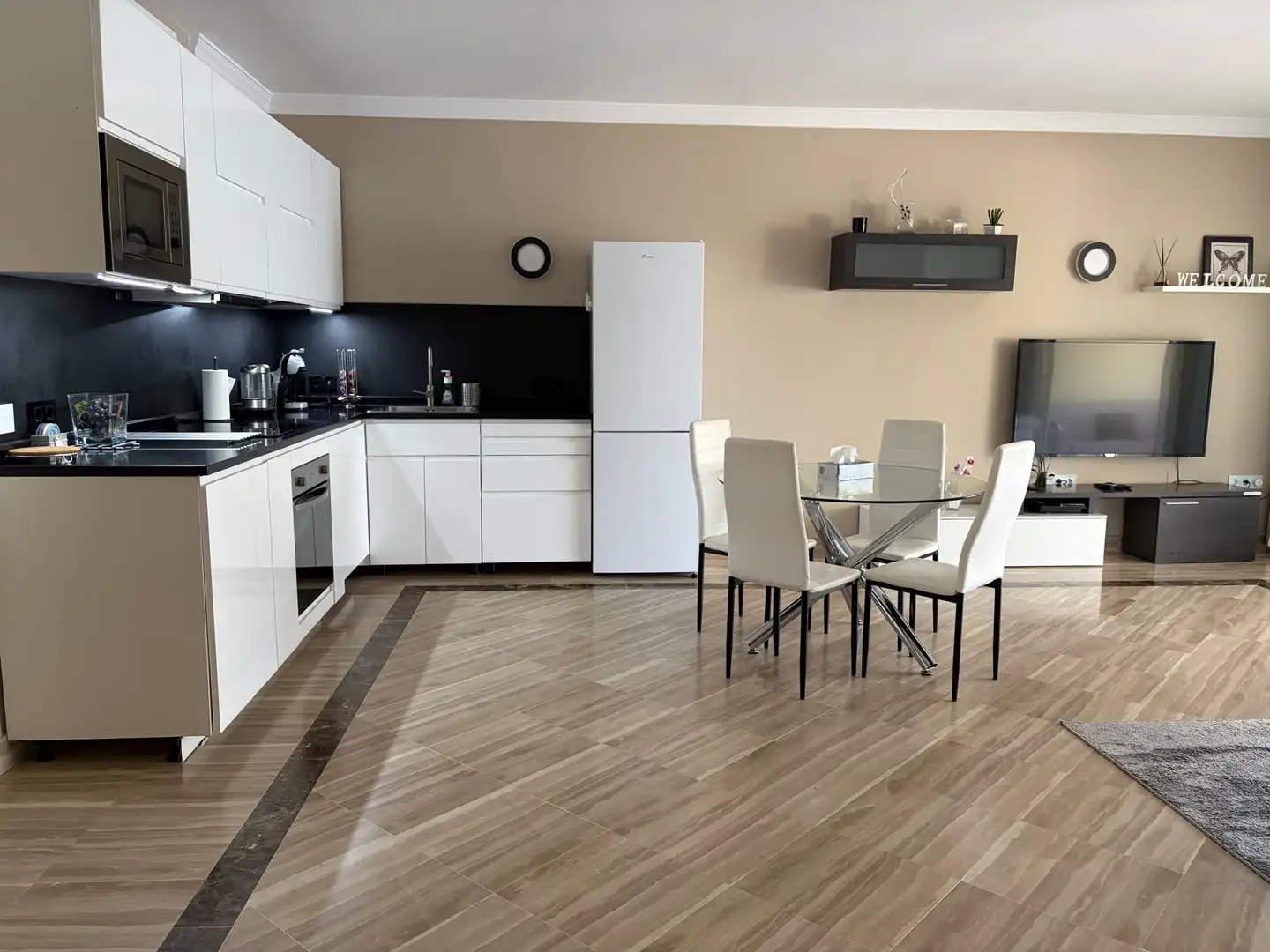 Cuina de Apartament de lloguer en Marbella amb Aire condicionat, Terrassa i Piscina