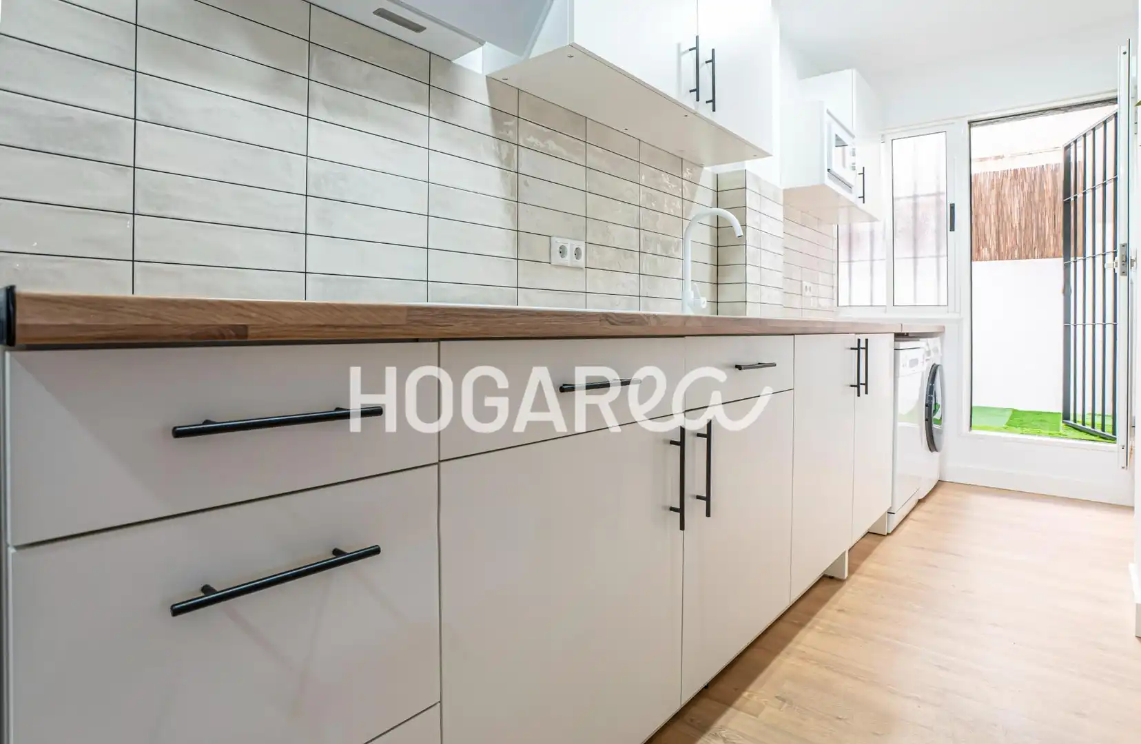 Cocina de Piso en venta en Rincón de la Victoria con Jardín privado, Parquet y Terraza