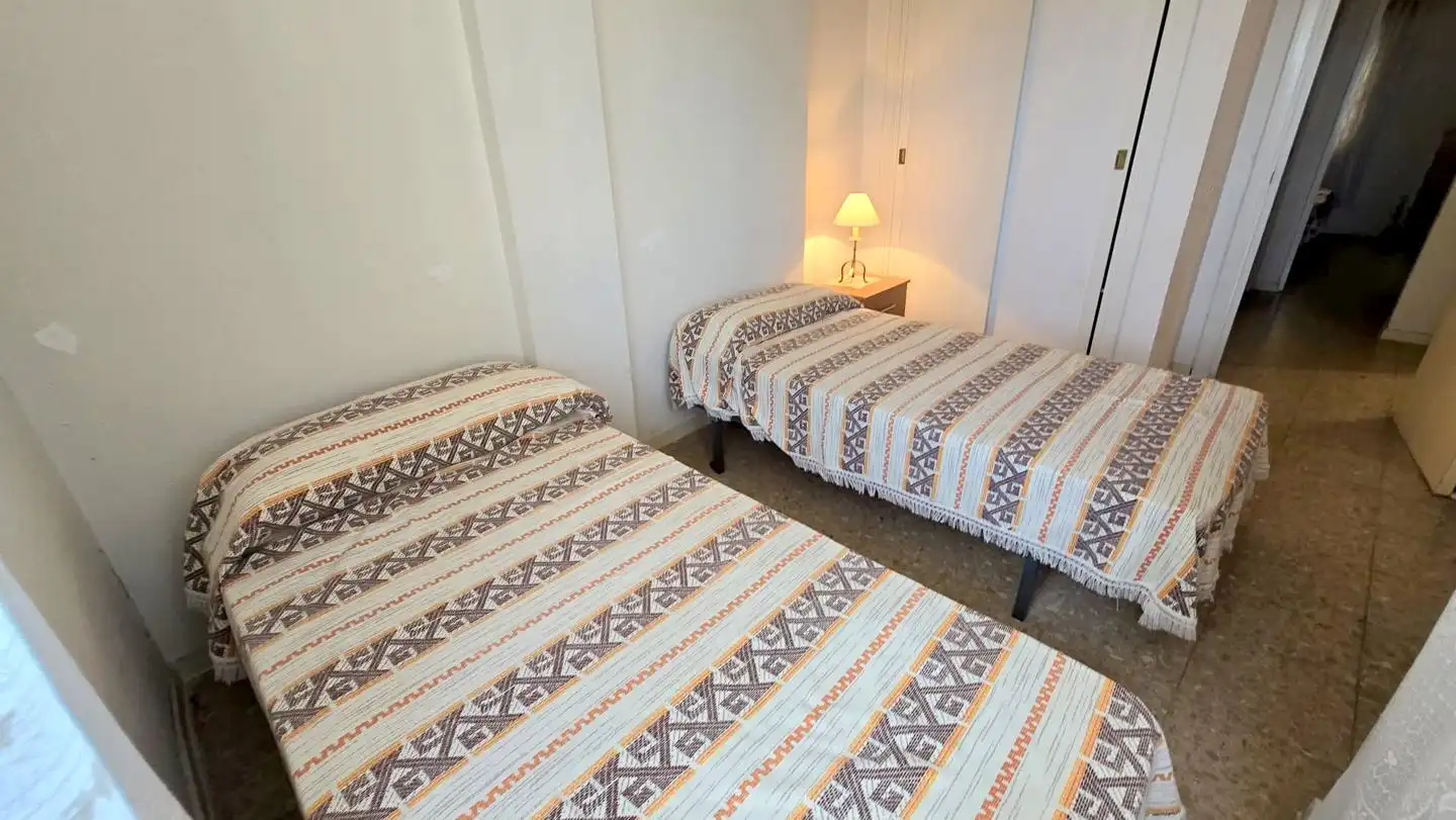 Dormitori de Apartament de lloguer en Gandia amb Terrassa i Moblat