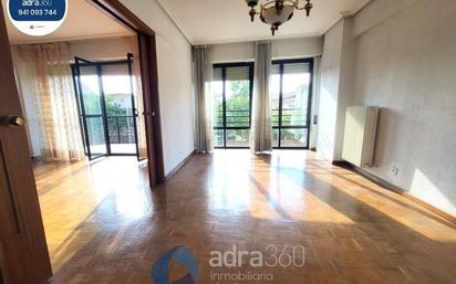 Sala d'estar de Pis en venda en  Logroño amb Calefacció, Terrassa i Traster