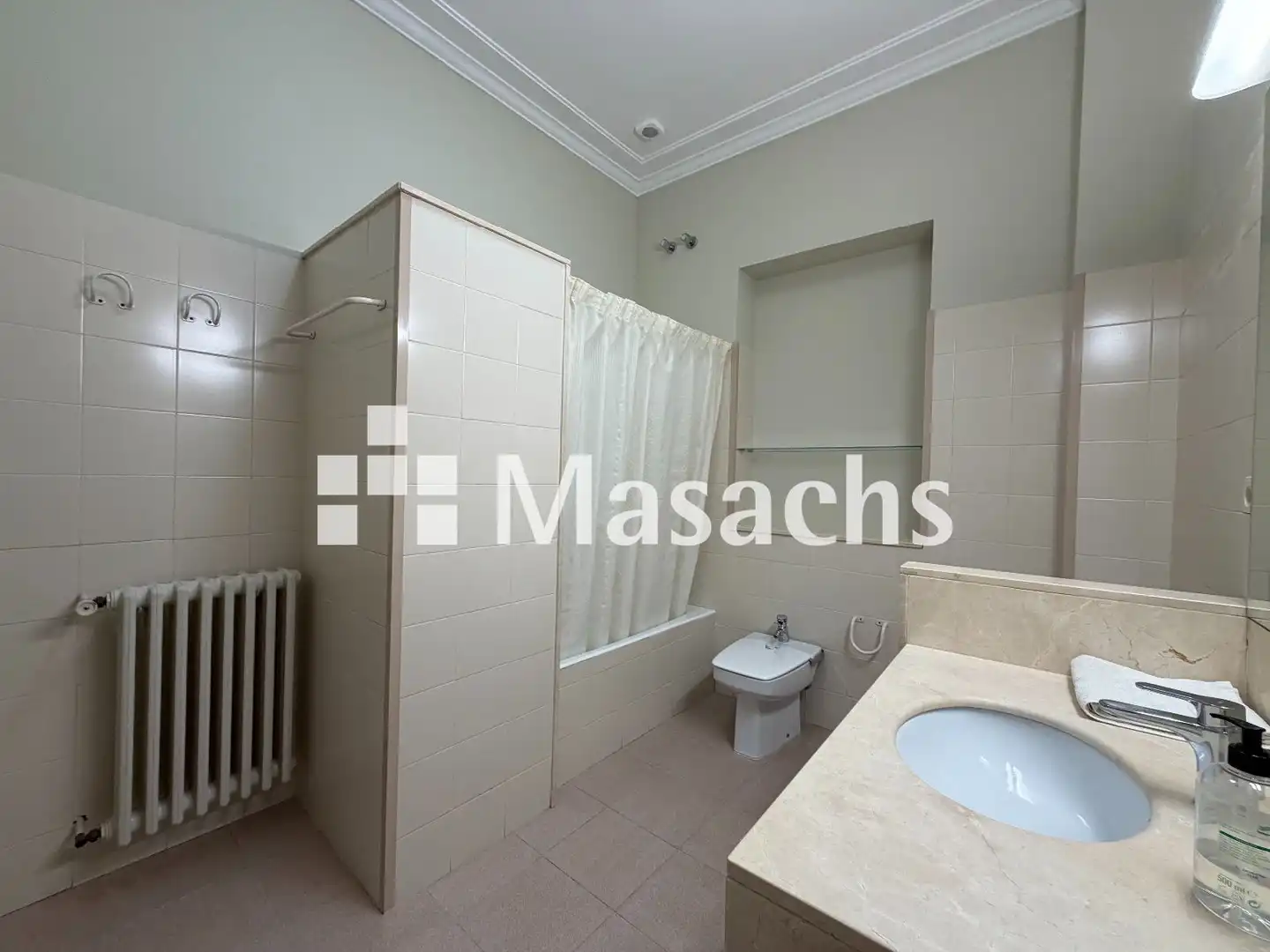 Bathroom of Flat for rent in Centre