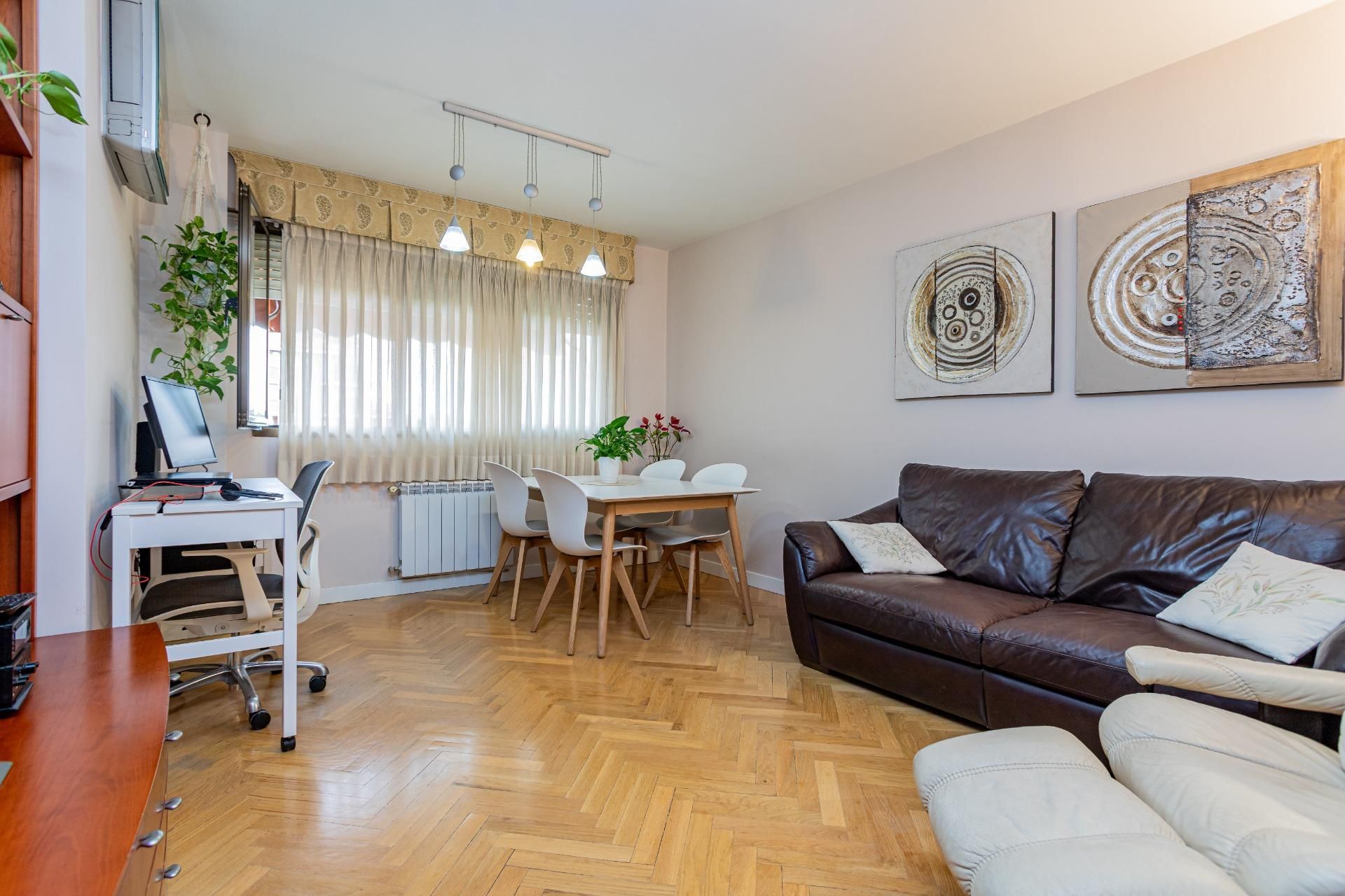Sala d'estar de Pis en venda en Tres Cantos amb Aire condicionat, Calefacció i Parquet