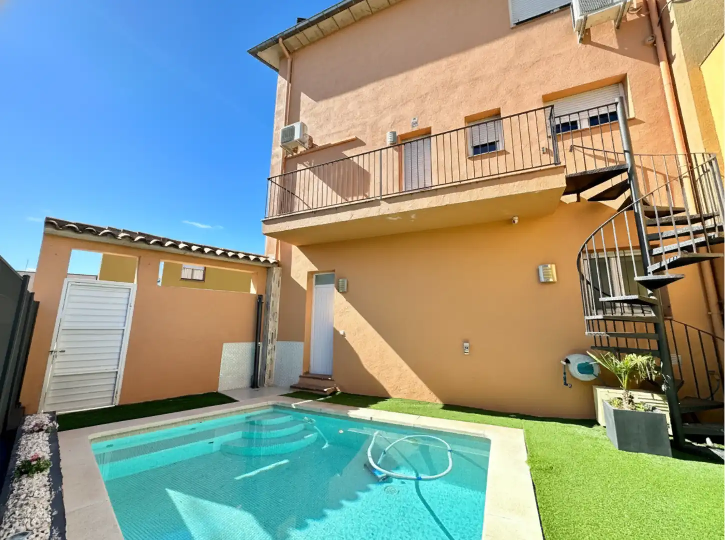 Piscina de Casa o xalet en venda en Torelló amb Aire condicionat, Calefacció i Jardí privat