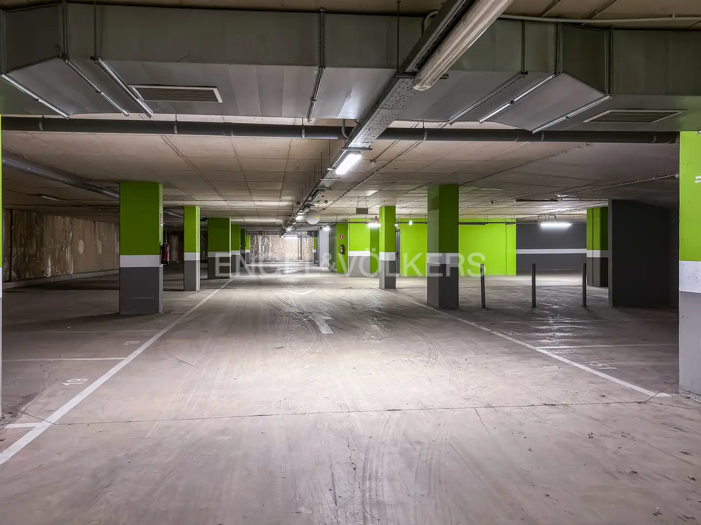 Parkplatz von Gebäude zum Verkauf in Sant Cugat del Vallès
