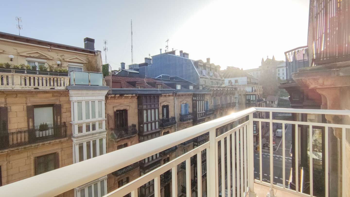 Exterior view of Flat for sale in Donostia - San Sebastián   with Heating, Furnished and Balcony