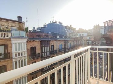 Piso con balcón en venta en Zaragoza Plaza