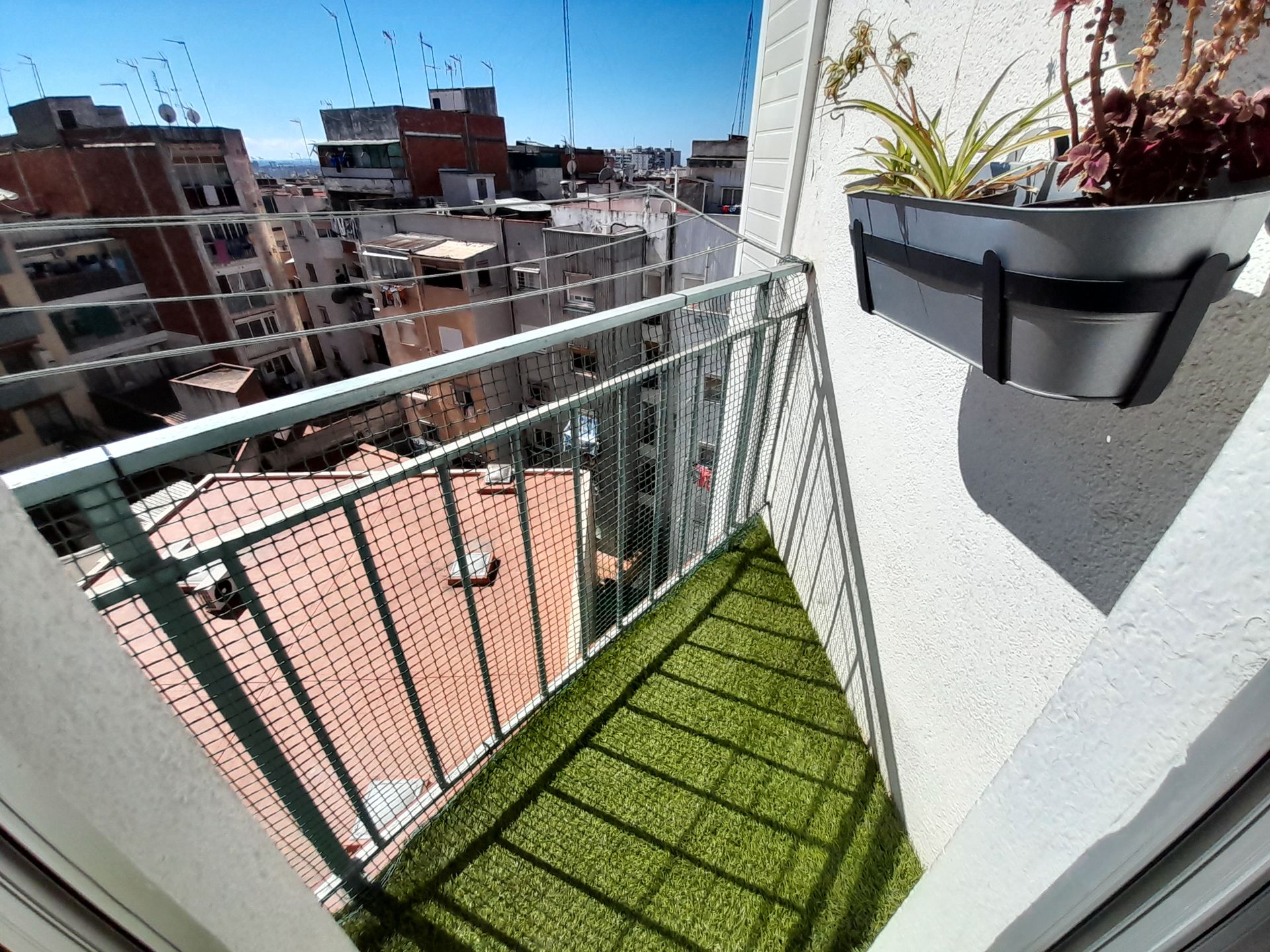 Balcony of Flat for sale in L'Hospitalet de Llobregat  with Parquet flooring, Microwave and Balcony