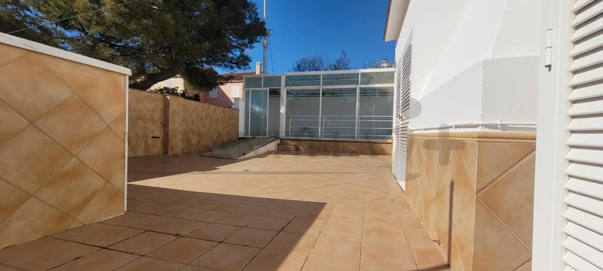 Vista exterior de Casa o chalet en venta en Islantilla con Terraza, Piscina y Alarma