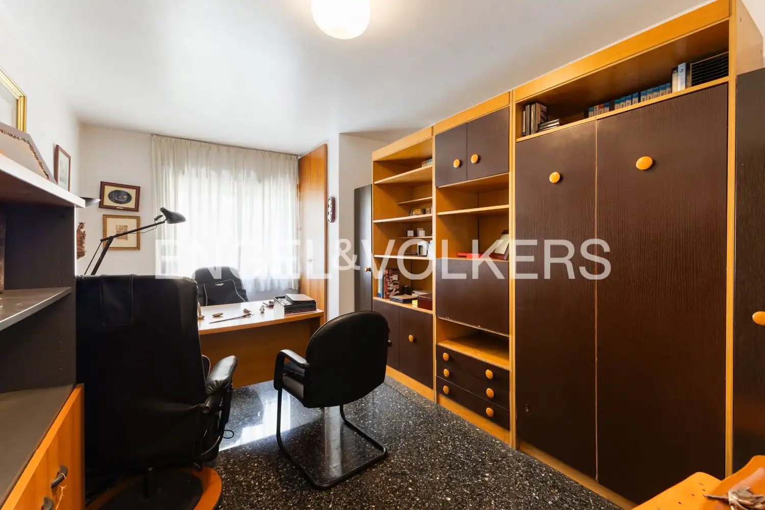 Flat for sale in Valencia  with Air Conditioner, Heating and Balcony
