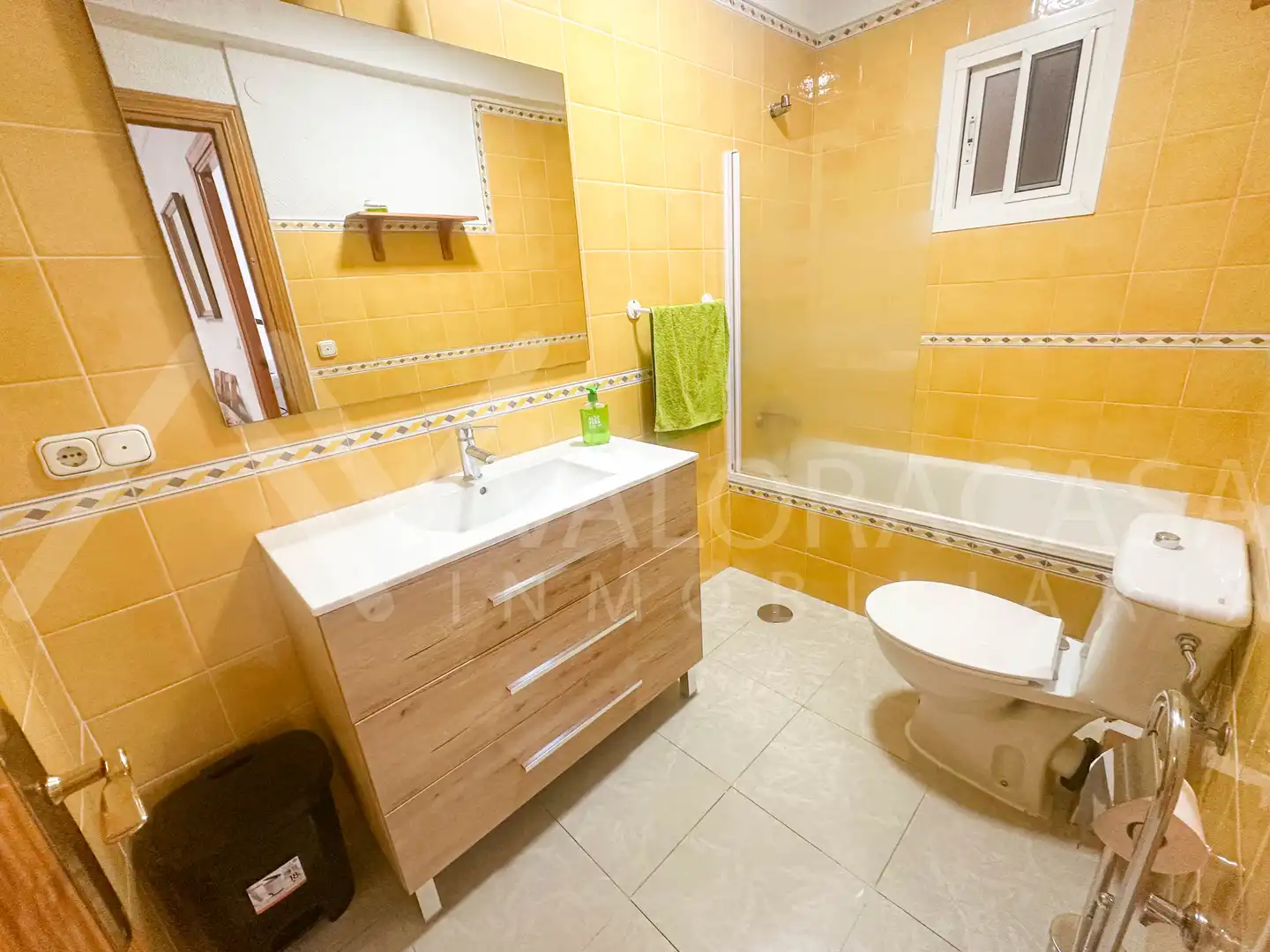 Bathroom of Flat for rent in Málaga  with Air Conditioner, Furnished and Microwave