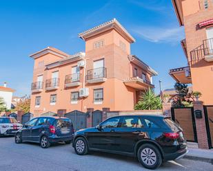 Vista exterior de Casa adosada en venda en Vegas del Genil amb Aire condicionat, Calefacció i Jardí privat