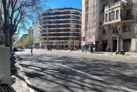 Vista exterior de Local en traspaso en Barcelona con Aire acondicionado, Calefacción y Terraza