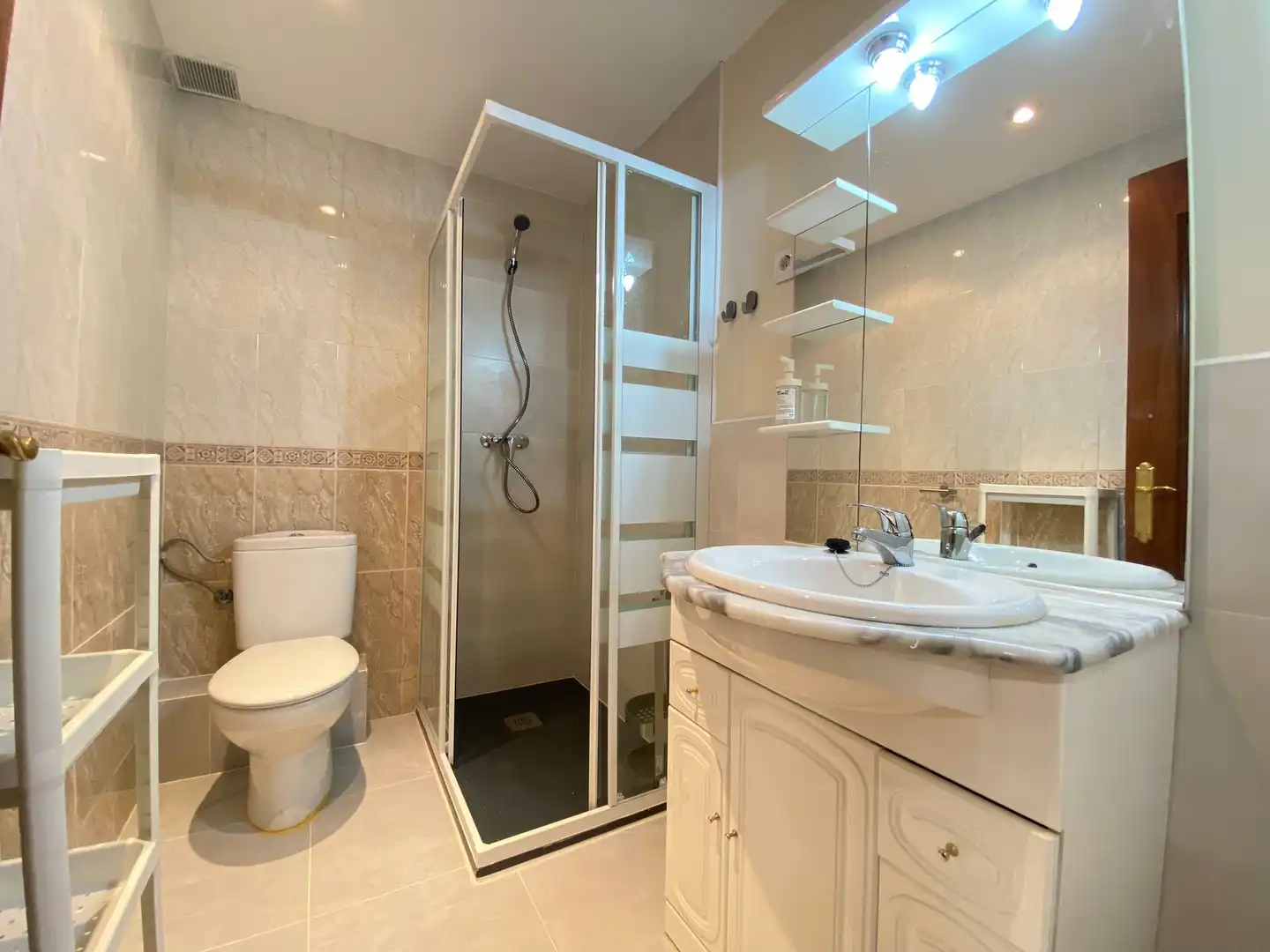 Room in Calle Pico de Alba, 2, Palomeras Bajas