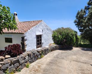 Vista exterior de Casa o xalet en venda en El Rosario amb Jardí privat, Terrassa i Moblat