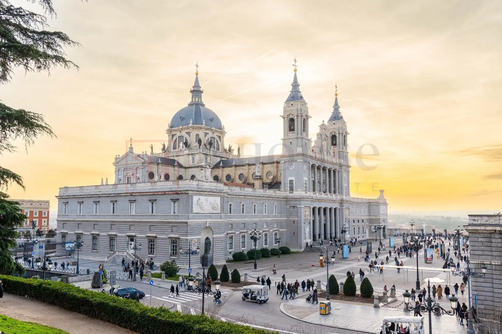 Vista exterior de Planta baja en venta en Madrid con Calefacción y Amueblado
