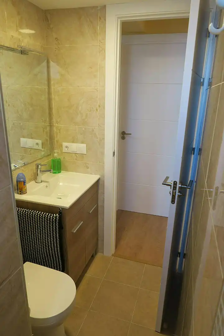 Badezimmer von Wohnung zur untervermieten in Sevilla mit Klimaanlage, Heizung und Möbliert