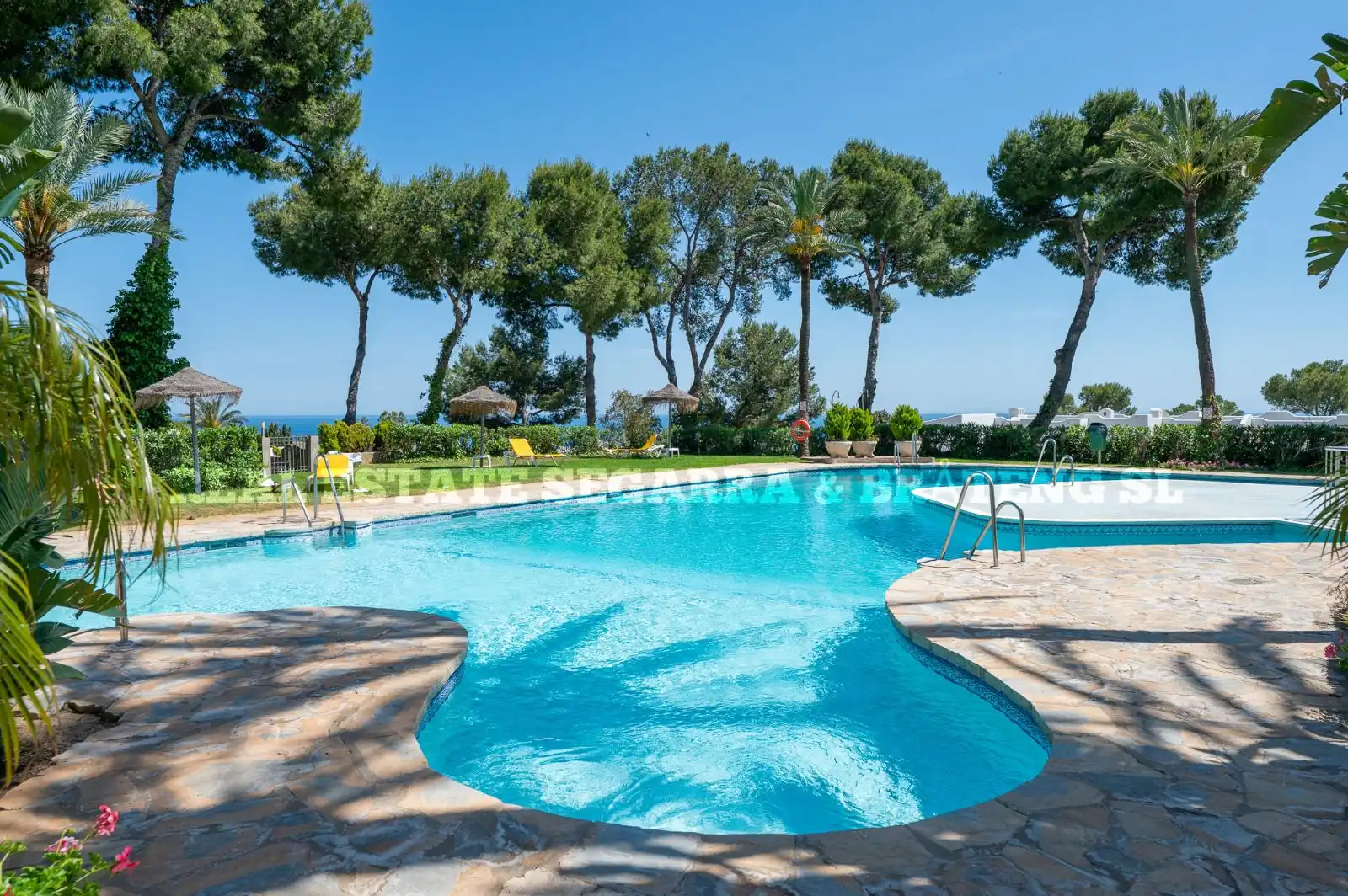 Piscina de Apartament en venda en Mijas amb Aire condicionat, Terrassa i Moblat