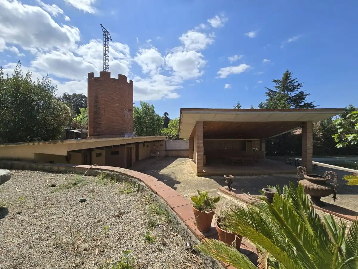 Vista exterior de Finca rústica en venda en La Roca del Vallès amb Terrassa i Balcó