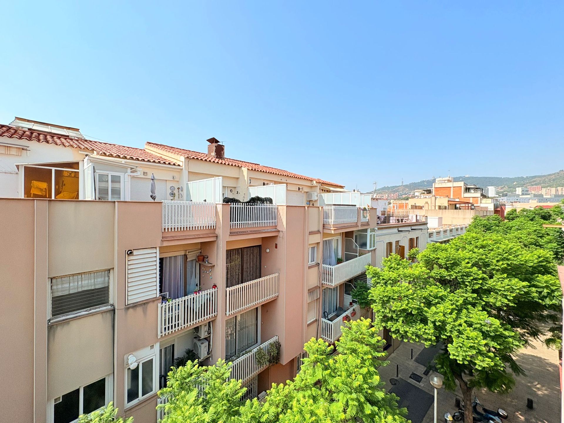 Vista exterior de Àtic en venda en  Barcelona Capital amb Aire condicionat, Calefacció i Parquet