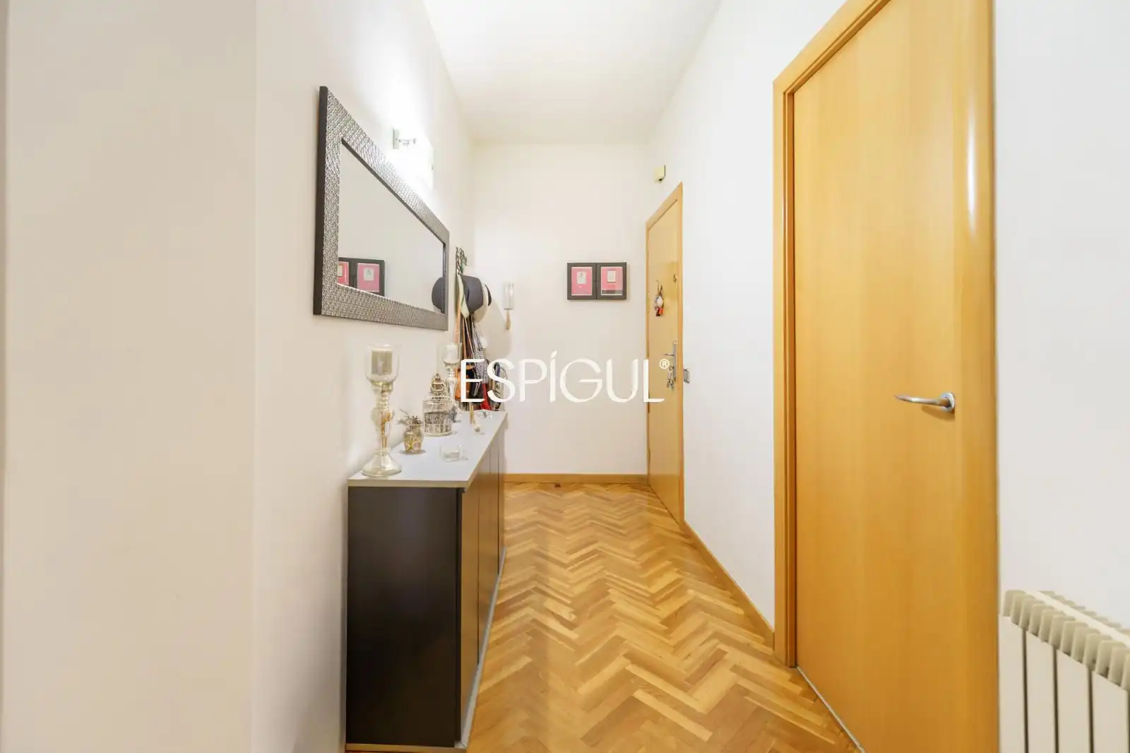Wohnung zum Verkauf in Barcelona mit Klimaanlage, Heizung und Parkett