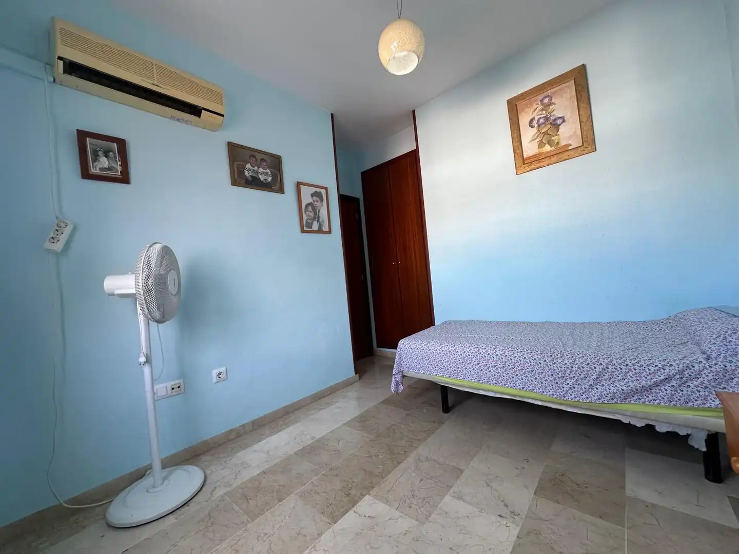 Bedroom of Flat for sale in Sevilla  with Air Conditioner, Heating and Storage room