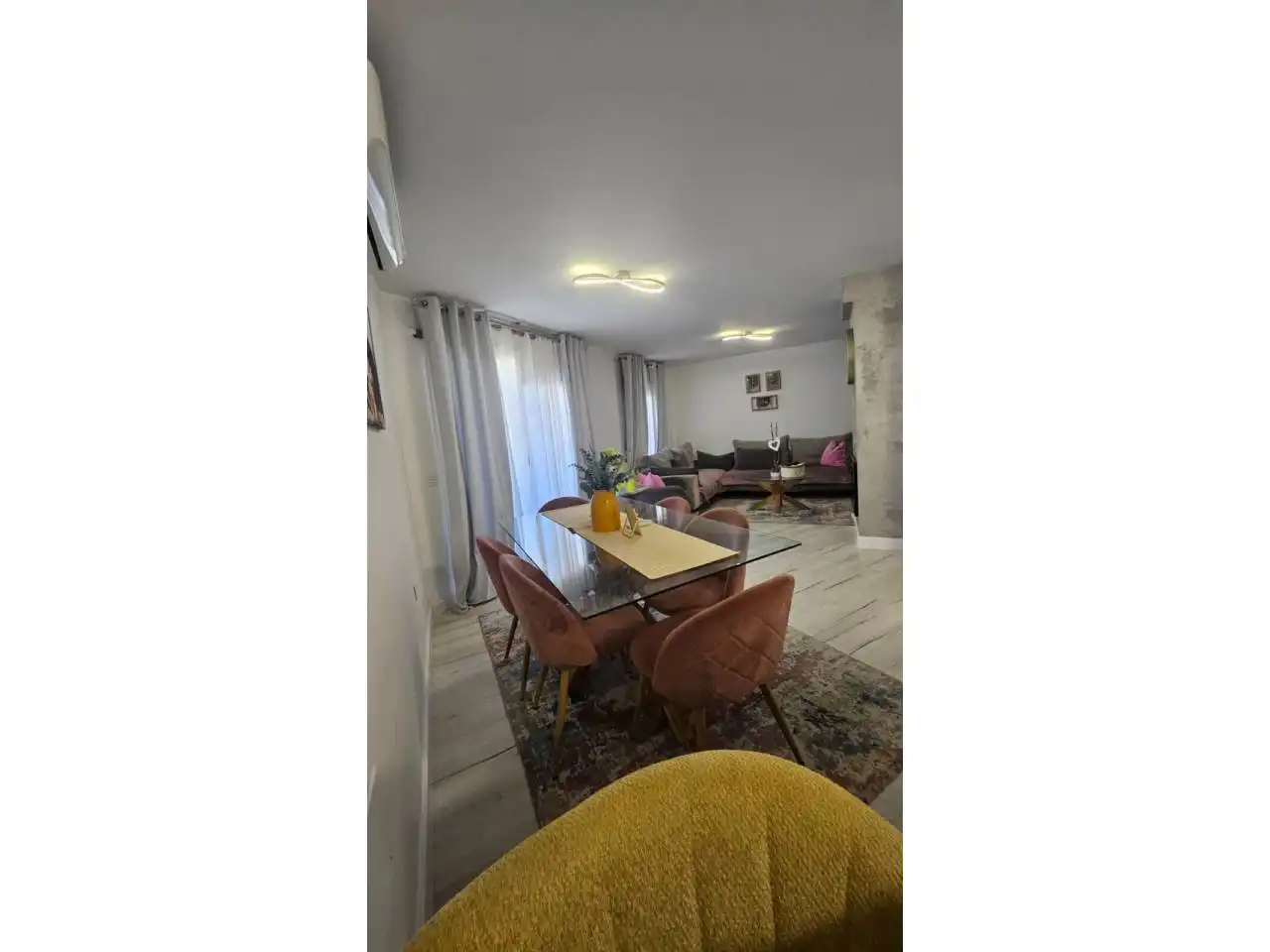 Sala d'estar de Pis en venda en Roquetas de Mar amb Aire condicionat, Terrassa i Moblat