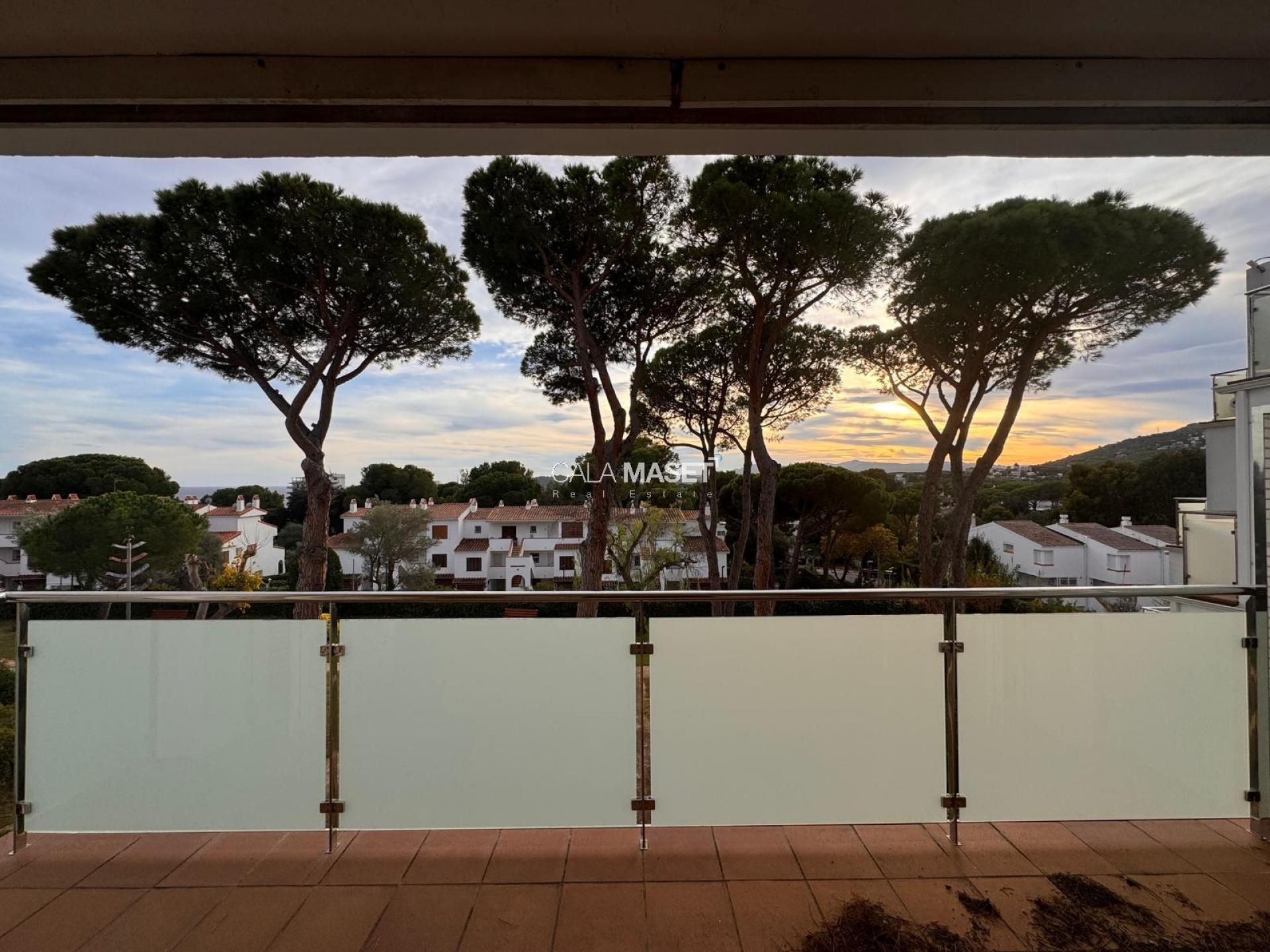 Vista exterior de Apartament en venda en Castell d'Aro, Platja d'Aro i s'Agaró amb Jardí privat, Terrassa i Balcó