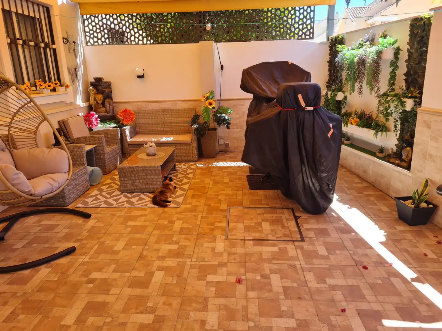 Terrassa de Casa adosada en venda en Espartinas amb Aire condicionat, Jardí privat i Piscina