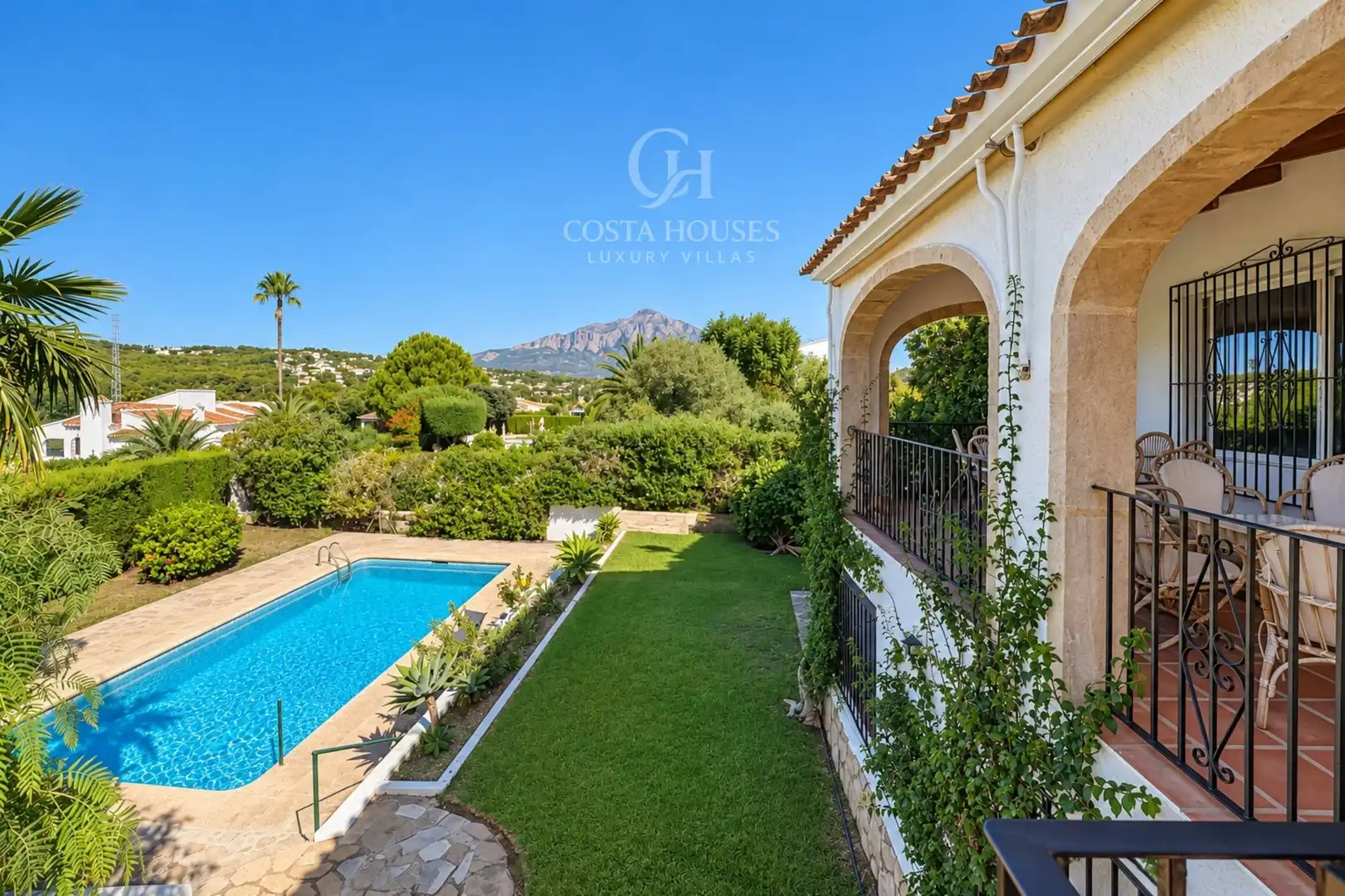 Vista exterior de Casa o chalet en venta en Partides comunes - Adsubia