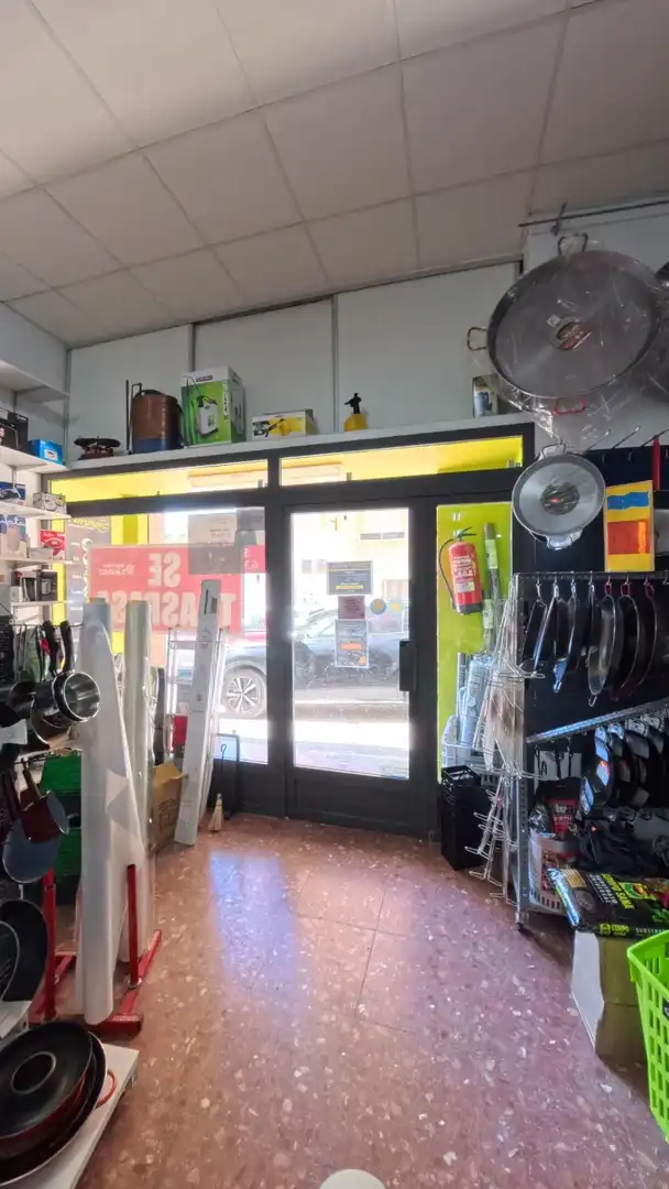 Local en venta en Chiva con Amueblado