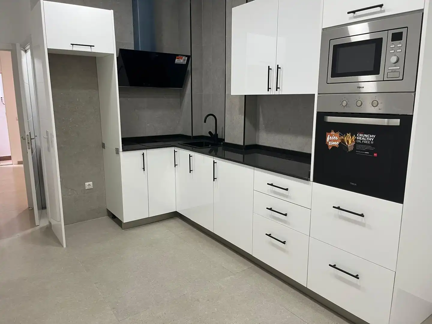 Kitchen of Flat for sale in Sabadell  with Air Conditioner and Heating